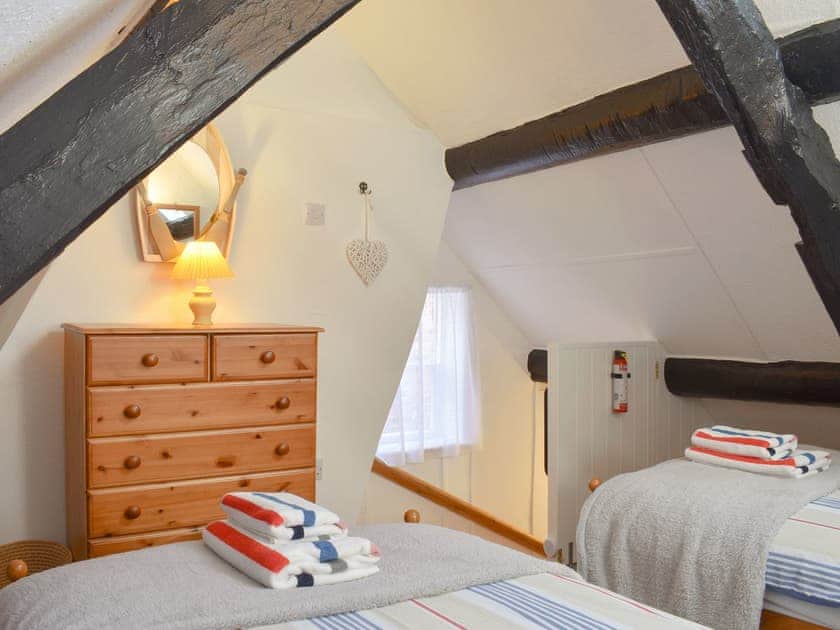 Comfy tiwn bedroom | Cobblestones, Whitby