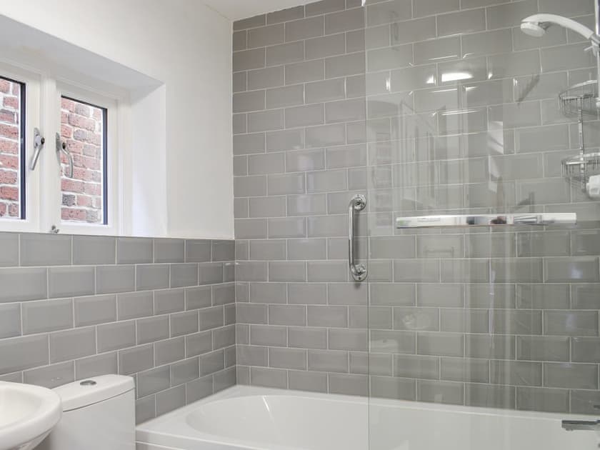 Bathroom | Cobblestones, Whitby