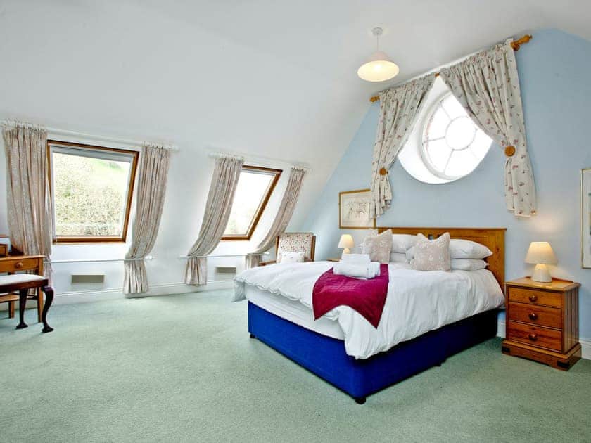 Light and airy double bedroom | Papermaker’s Cottage - Tuckenhay Mill, Bow Creek, between Dartmouth and Totnes