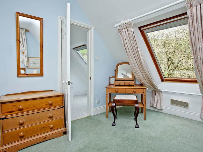 Light and airy double bedroom | Papermaker’s Cottage - Tuckenhay Mill, Bow Creek, between Dartmouth and Totnes