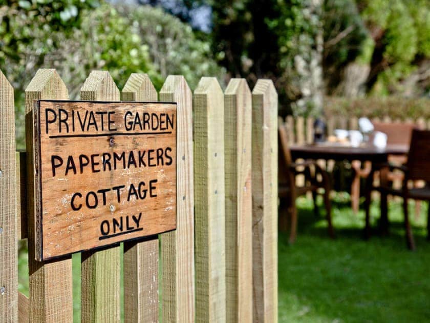 Peaceful garden | Papermaker’s Cottage - Tuckenhay Mill, Bow Creek, between Dartmouth and Totnes