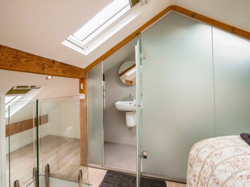 En-suite | Fern Cottage, Bradwell