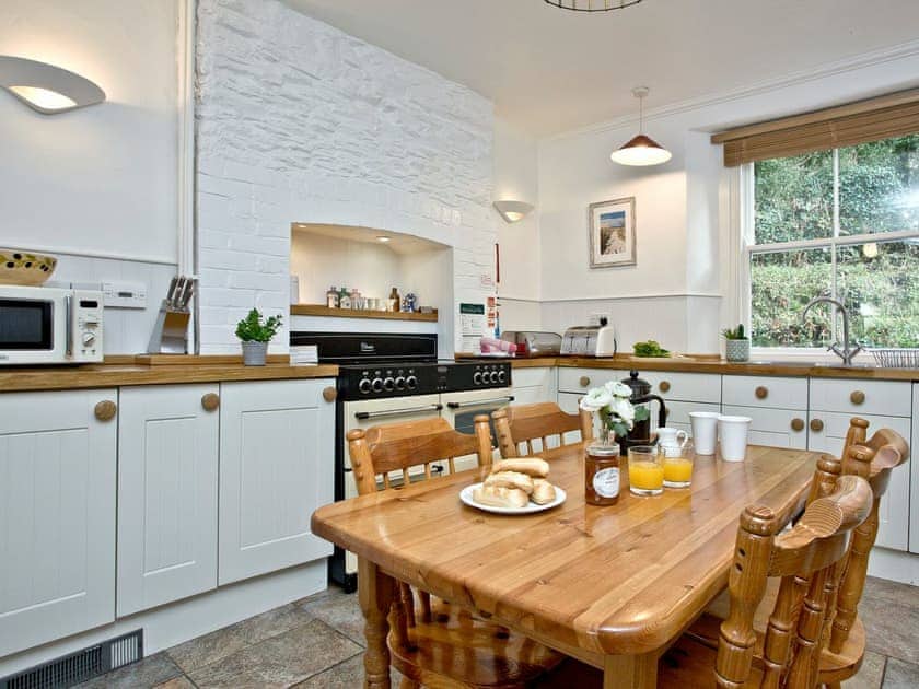 Fully fitted kitchen | Mill Lodge - Tuckenhay Mill, Bow Creek, between Dartmouth and Totnes