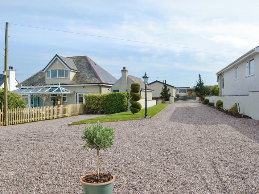 Large driveway | Dylmor, Benllech 