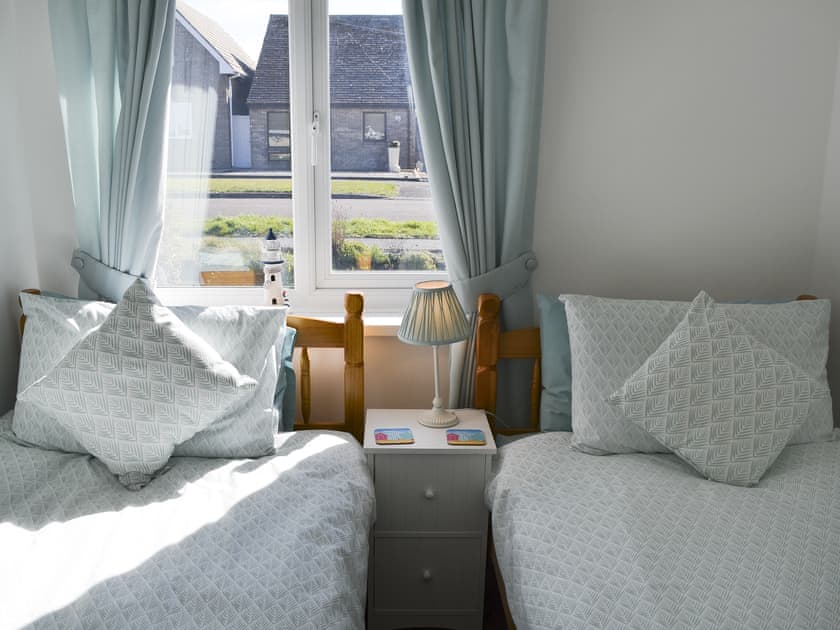 Cosy twin bedroom | Summerhouse Cottage, Beadnell, near Seahouses