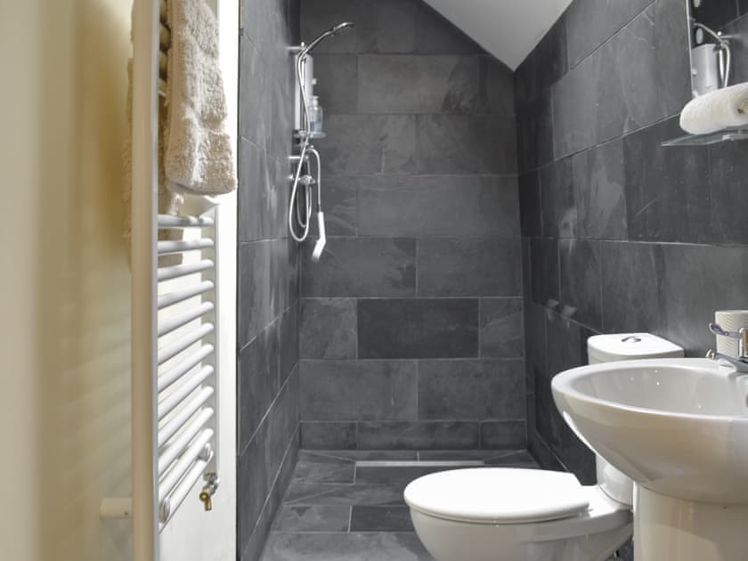 En-suite shower room | Pershbrook Cottage, Minsterworth, near Gloucester