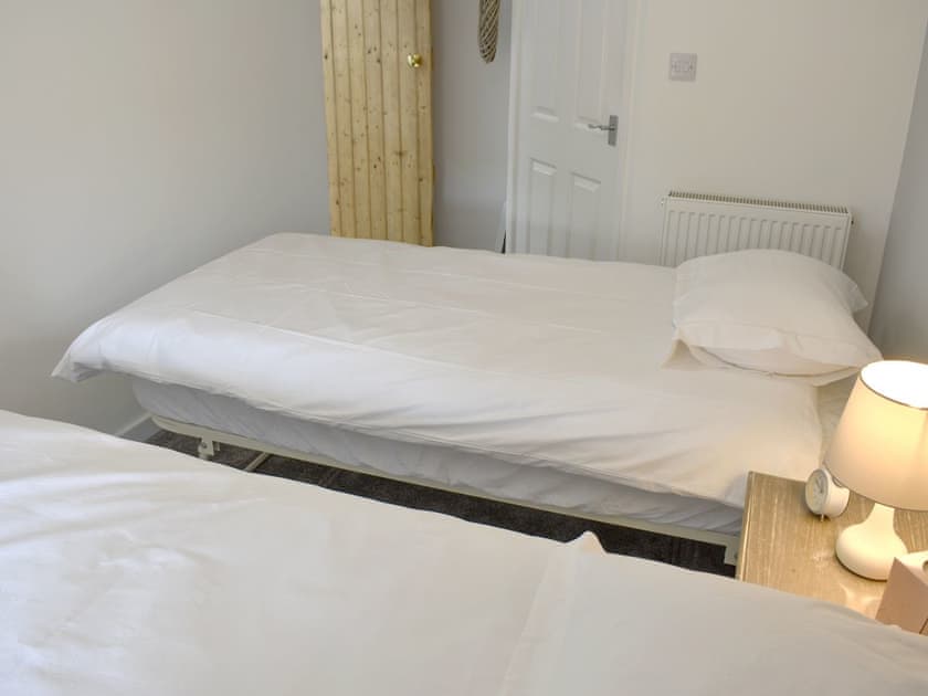 Bedroom with single bed and pull-out single bed | Toms Cottage, Melmerby, near Penrith