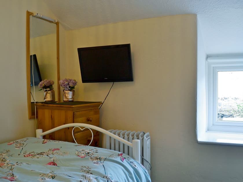 Comfy single bedroom | Castiel Cottage, Ysbyty Ifan, near Betws-y-Coed