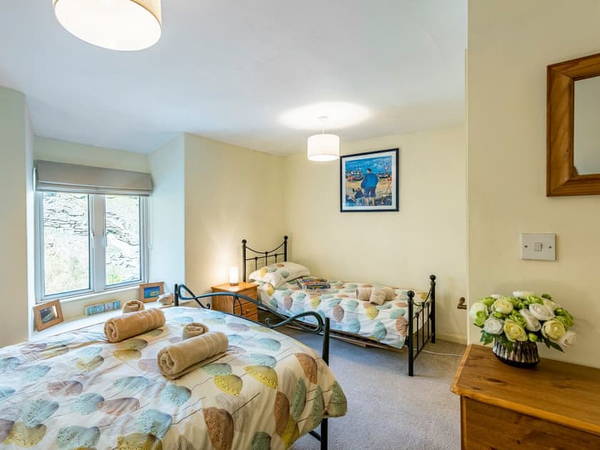 Family bedroom with a double bed and a single bed | Carrie’s Gate, Coniston