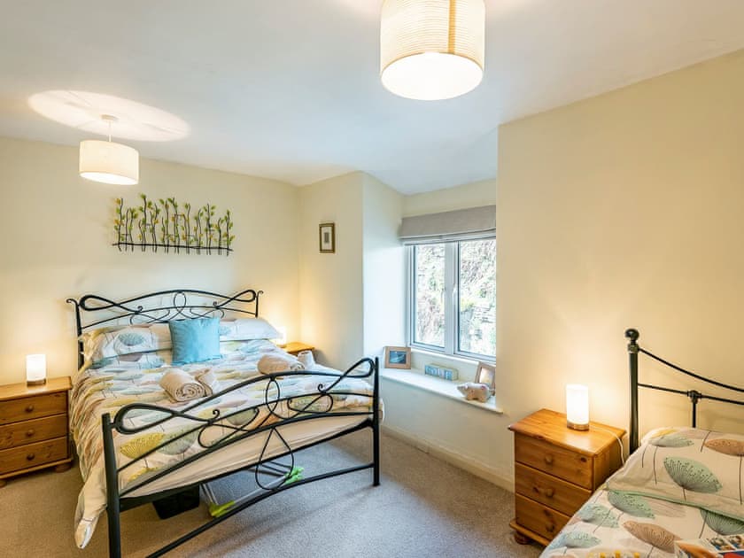 Family bedroom with a double bed and a single bed | Carrie’s Gate, Coniston