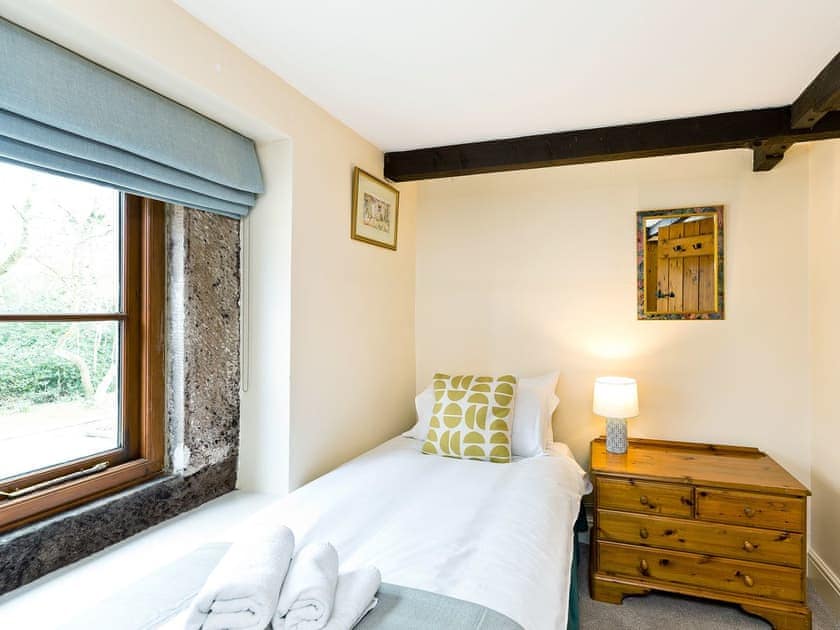Cosy twin bedroom | Sabinhay - Knockerdown Cottages, Carsington, near Ashbourne