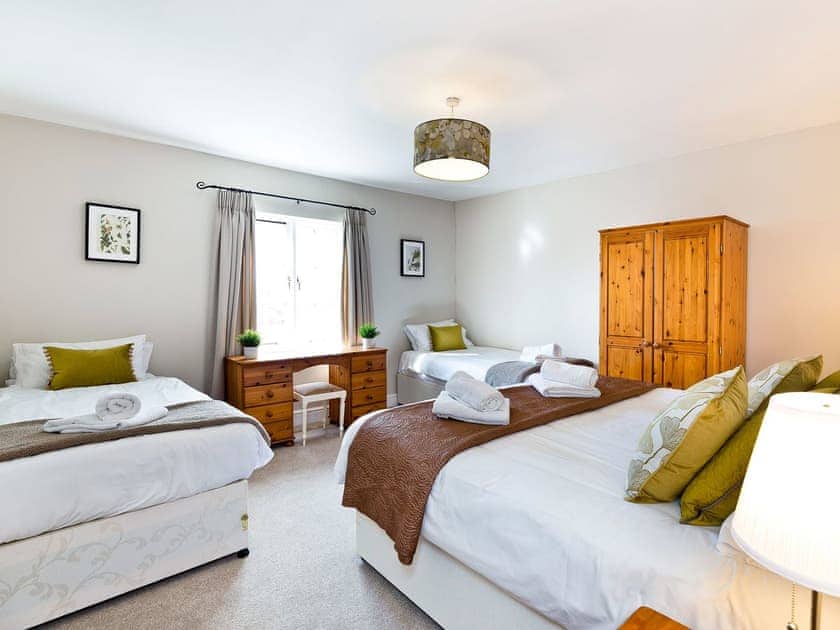Good-sized family bedroom | The Farmhouse - Knockerdown Cottages, Carsington, near Ashbourne