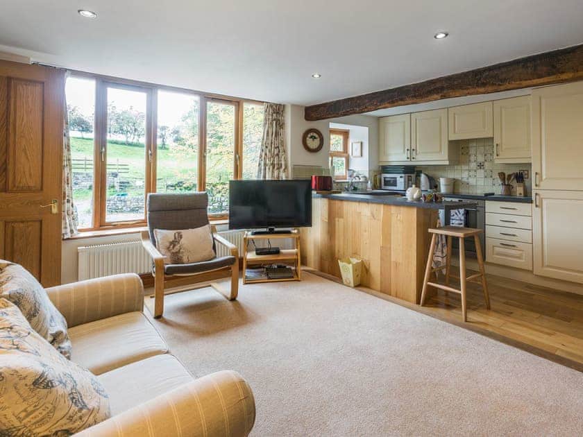 Beautifully presented open plan living space | Castle House Cottage, Hartley, near Kirkby Stephen