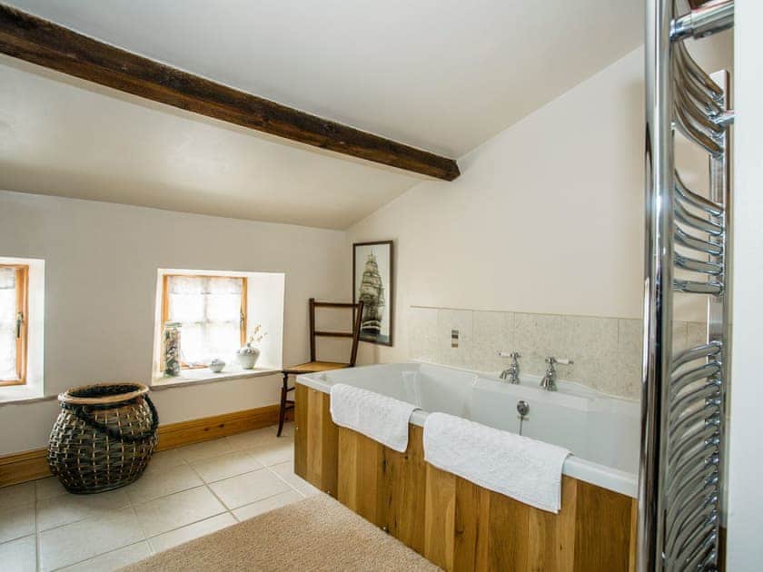 Spacious bathroom | Castle House Cottage, Hartley, near Kirkby Stephen