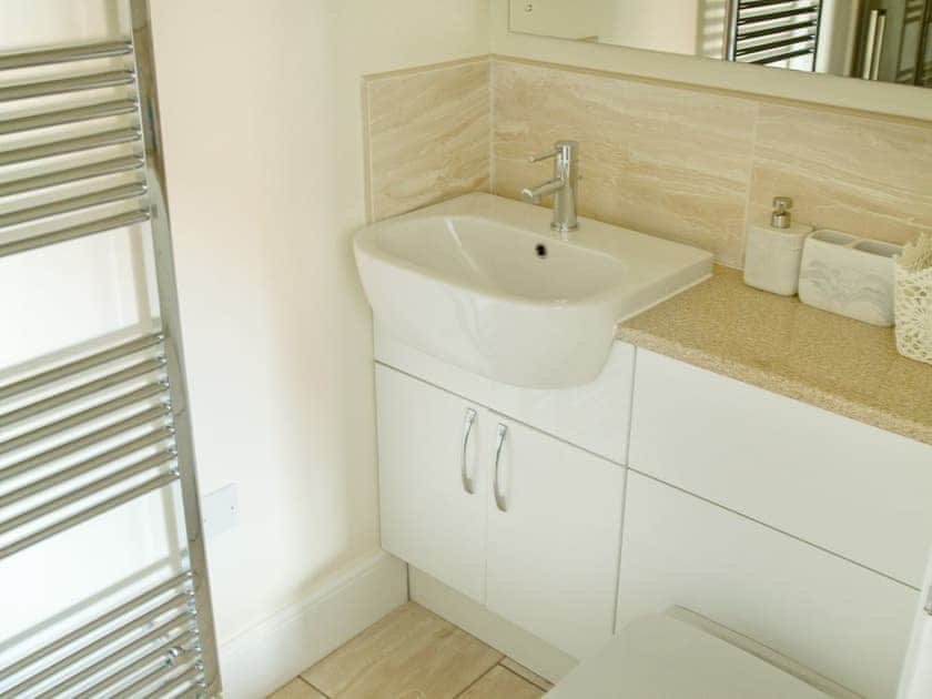En-suite shower room | Gannet Lodge - Seabird Lodges, Bempton