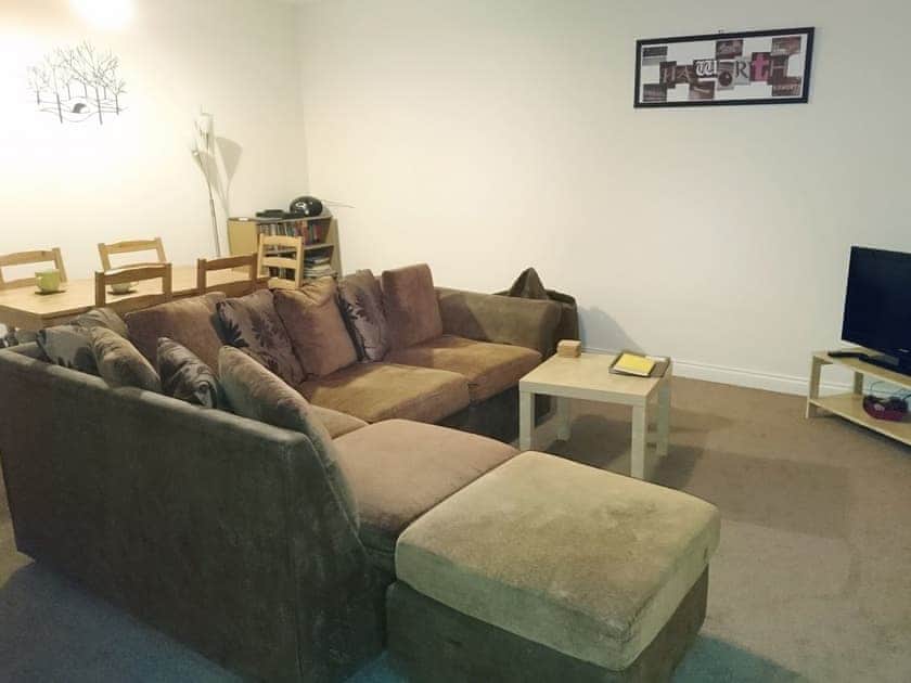 Welcoming living/dining room | Belle Isle Cottage, Haworth