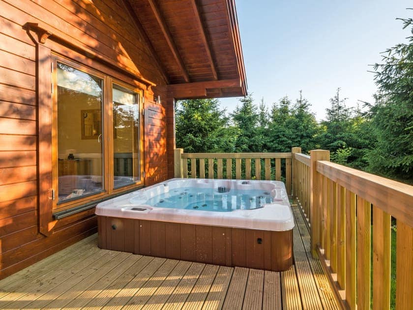 Hot tub | Henning Lodge - Brewery Farm Lodges, Ansty, near Dorchester