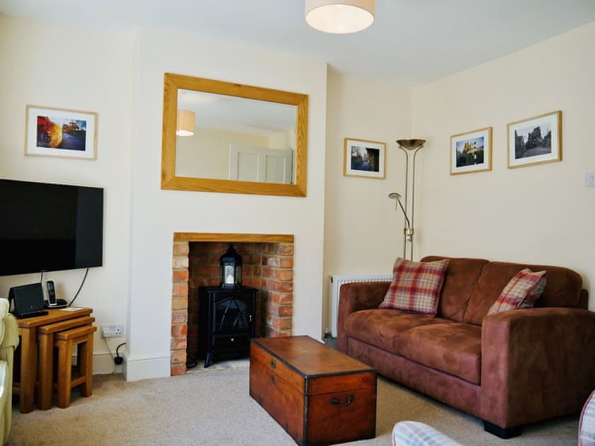 Ample comfy seating in lounge | Wells Cottage, Hook Norton, near Chipping Norton