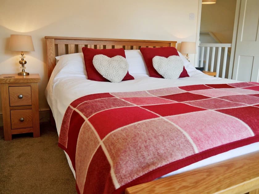 Comfortable double bedroom | Wells Cottage, Hook Norton, near Chipping Norton