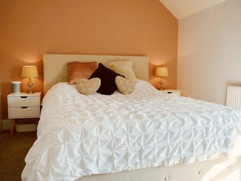 Relaxing double bedroom | Wells Cottage, Hook Norton, near Chipping Norton