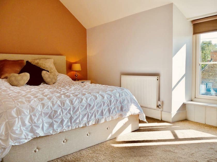 Relaxing double bedroom | Wells Cottage, Hook Norton, near Chipping Norton