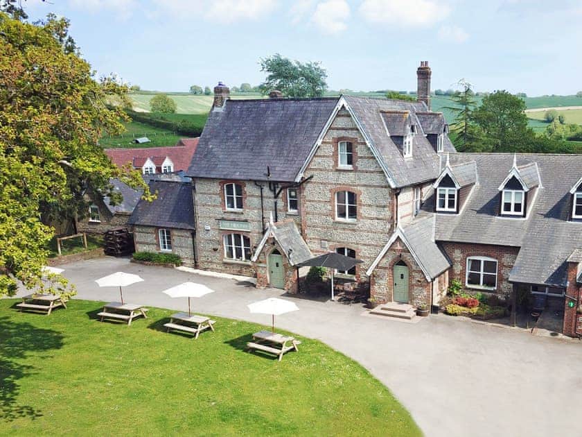 Brewery Farm The Fox Inn Pub  | Rawlsbury Lodge, Henning Lodge, Melbury Lodge - Brewery Farm Lodges, Ansty, near Dorchester