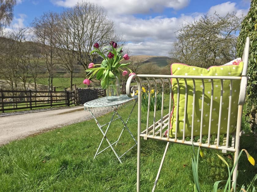 Relax and enjoy the peace | Tophams Laithe, Conistone with Kilnsey, Grassington