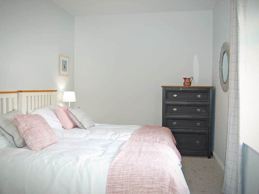 Comfy twin bedroom | Summergate Cottage, Annan