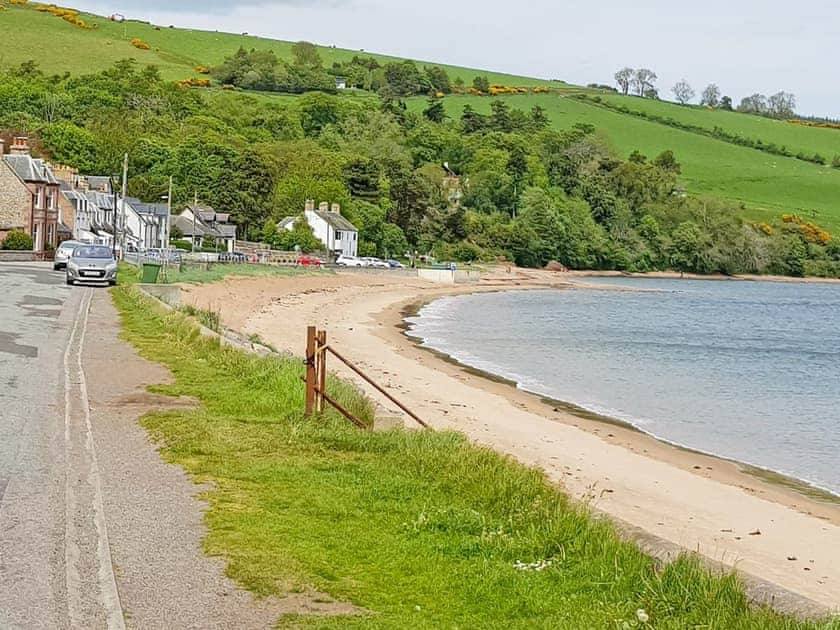 Rosemarkie beach | Black Isle Holiday Apartments -The Red Kite, The Pine Marten, The Dolphin - Black Isle Holiday Apartments, Avoch