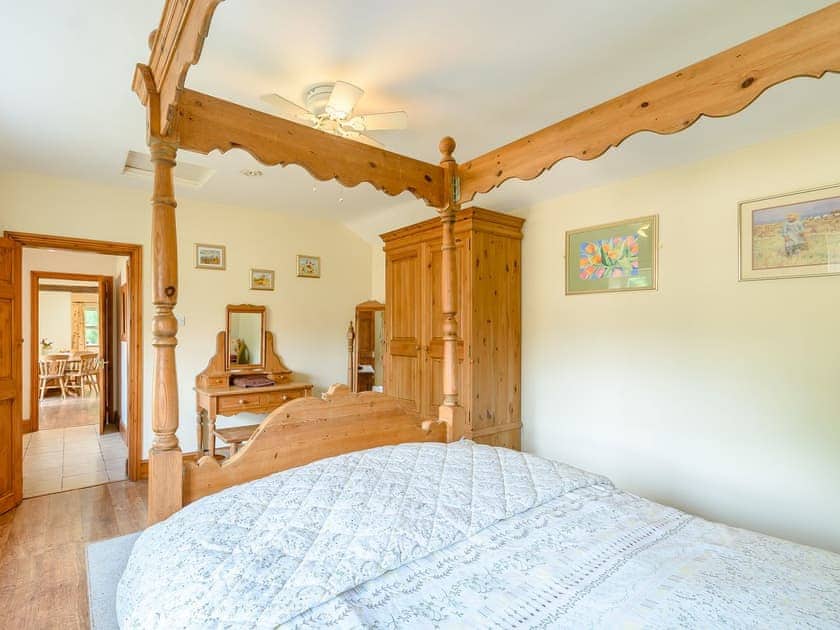 Romantic four Poster bedroom | Cottage in the Pond, Garton, near Hornsea