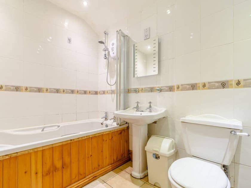 Bathroom with shower over bath | Cottage in the Pond, Garton, near Hornsea