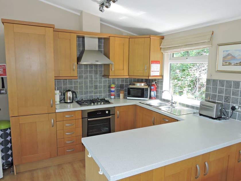 Well equipped kitchen area | Windermere Lodge, 