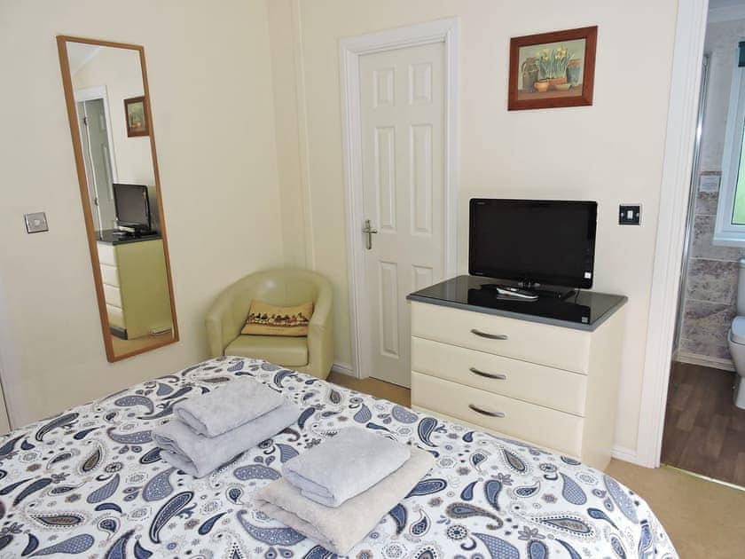 Charming double bedroom with en-suite shower room | Windermere Lodge, 