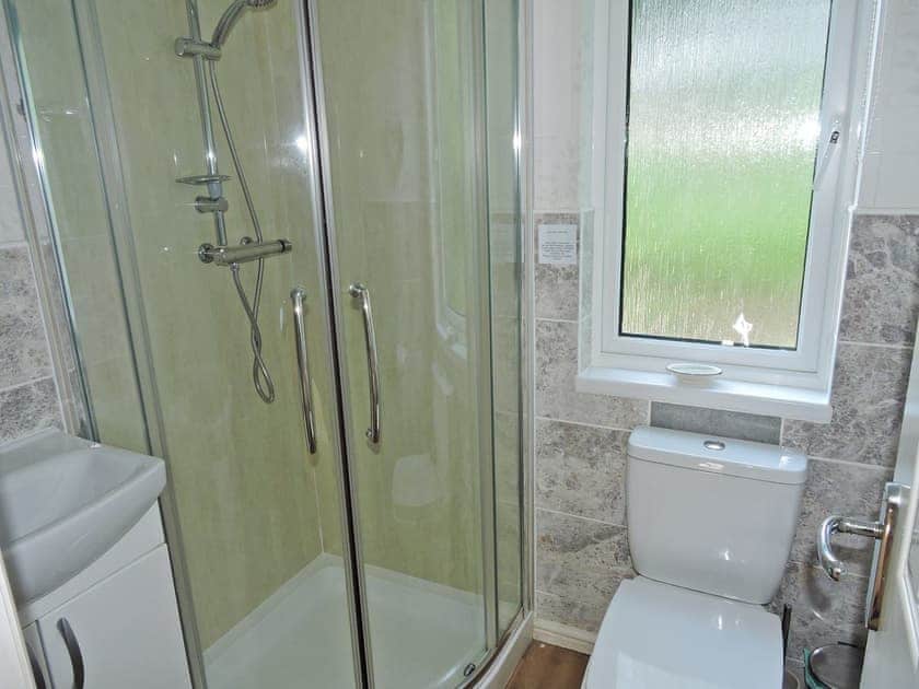 En-suite shower room | Windermere Lodge, 