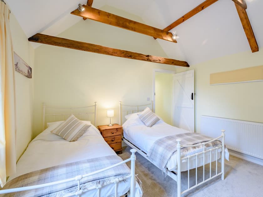 Delightful twin bedroom | Leatherpool Place, Wiveton, near Holt