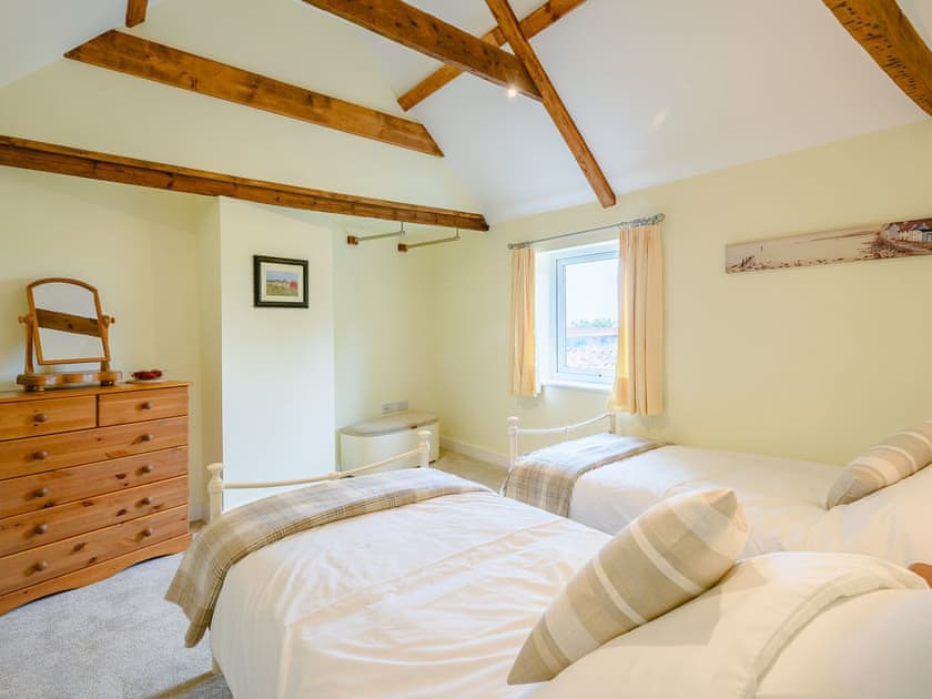 Delightful twin bedroom | Leatherpool Place, Wiveton, near Holt