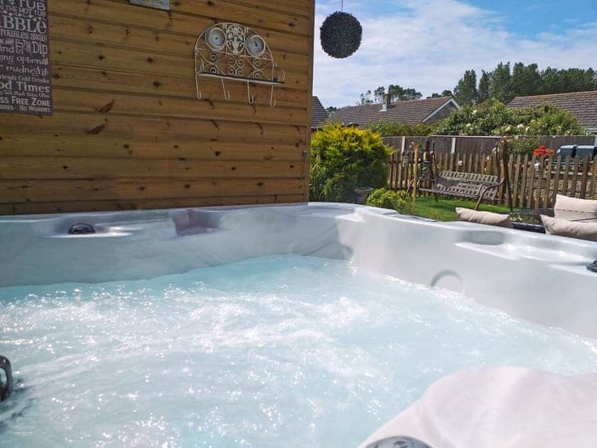 Whitwell Holiday Homes - Willow Tree Lodge