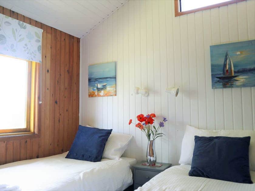 Comfy twin bedroom | Lochearn View Lodge, Lochearnhead, near Callander