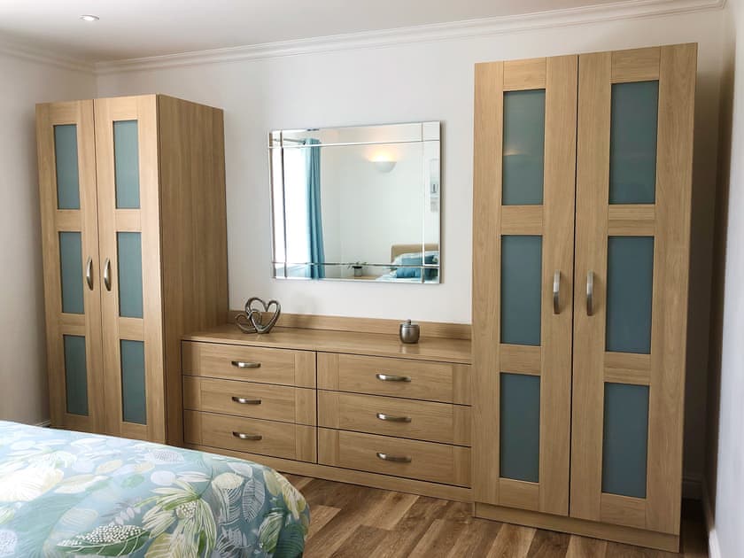 Kingsize bedroom  | Silyn, Aberdaron
