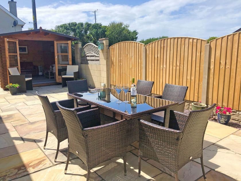 Sitting-out-area | Silyn, Aberdaron