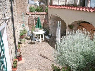 Courtyard | Ashley Cottage, Colsterworth, near Grantham