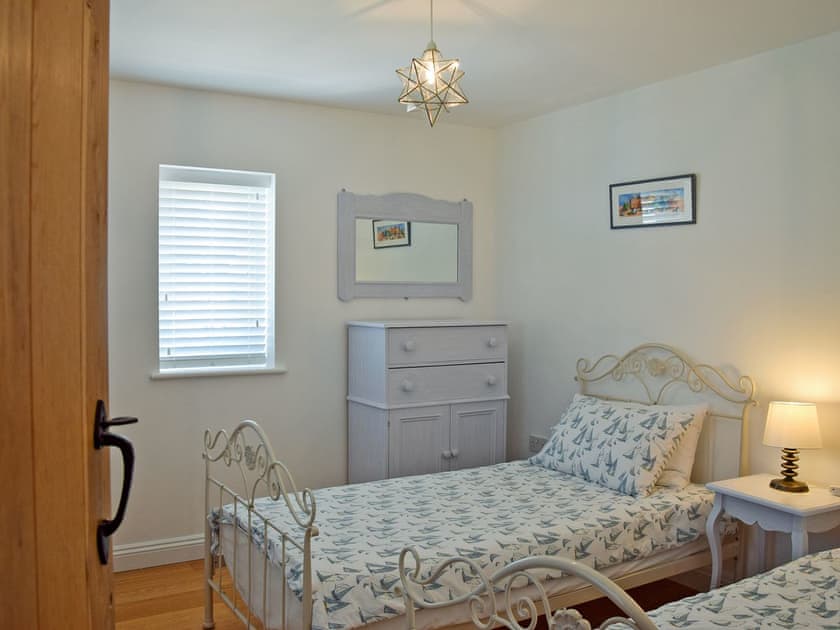 Twin bedroom | Woodbrook Cottage, Bothenhampton, near Bridport