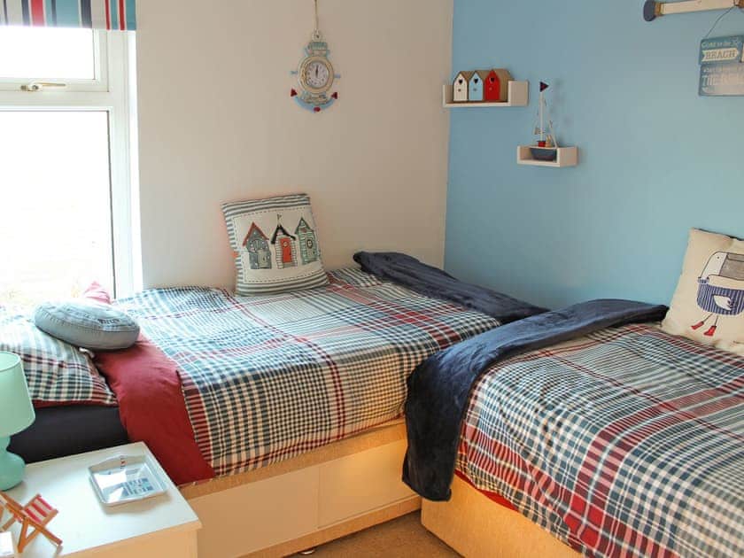 Twin bedroom | The Miner’s Cottage, Loftus, near Saltburn-by-the-Sea
