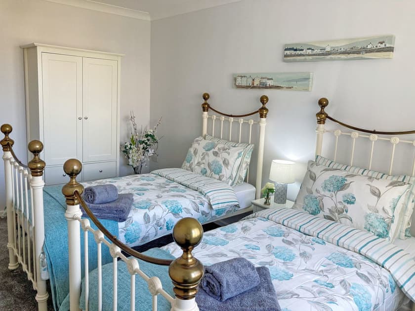 Twin bedroom | High Tides, Penclawdd, near Swansea
