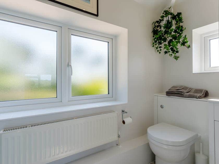 En-suite | Yew Tree House, Chideock, near Bridport