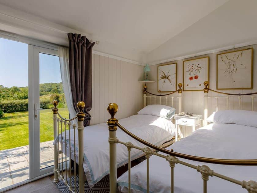 Twin bedroom | Yew Tree House, Chideock, near Bridport