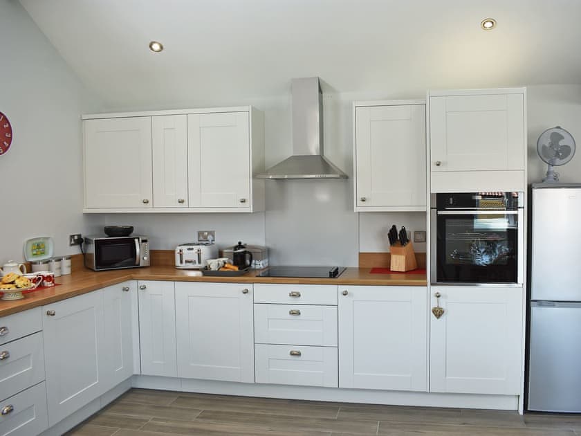 Kitchen | The Stables - Chalet Farm Holidays, Langtoft, near Driffield