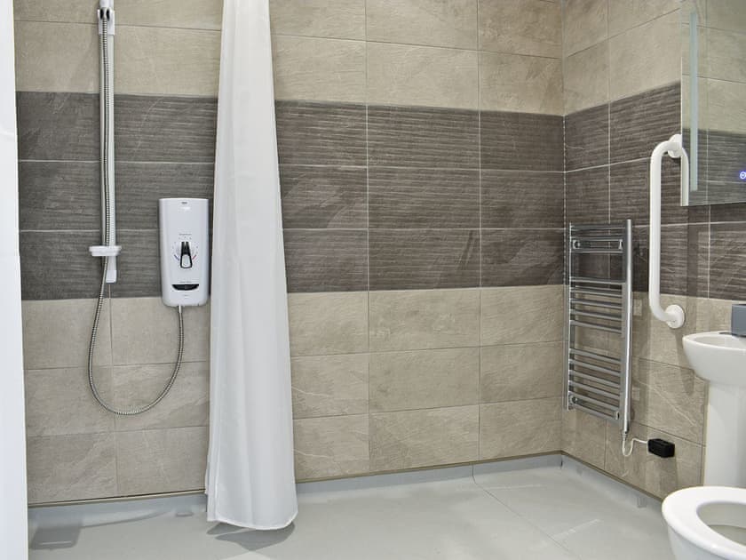 En-suite | The Stables - Chalet Farm Holidays, Langtoft, near Driffield