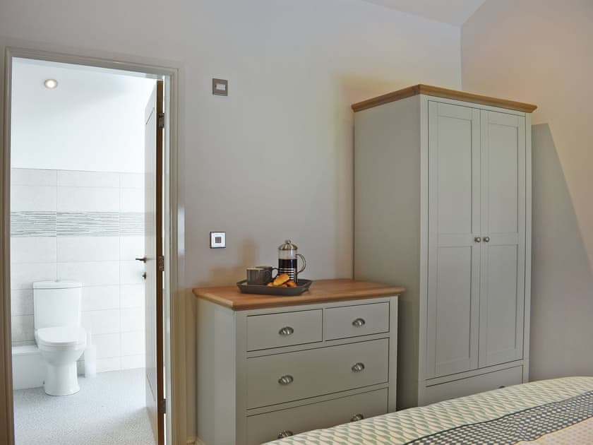 Double bedroom | The Granary - Chalet Farm Holidays, Langtoft, near Driffield