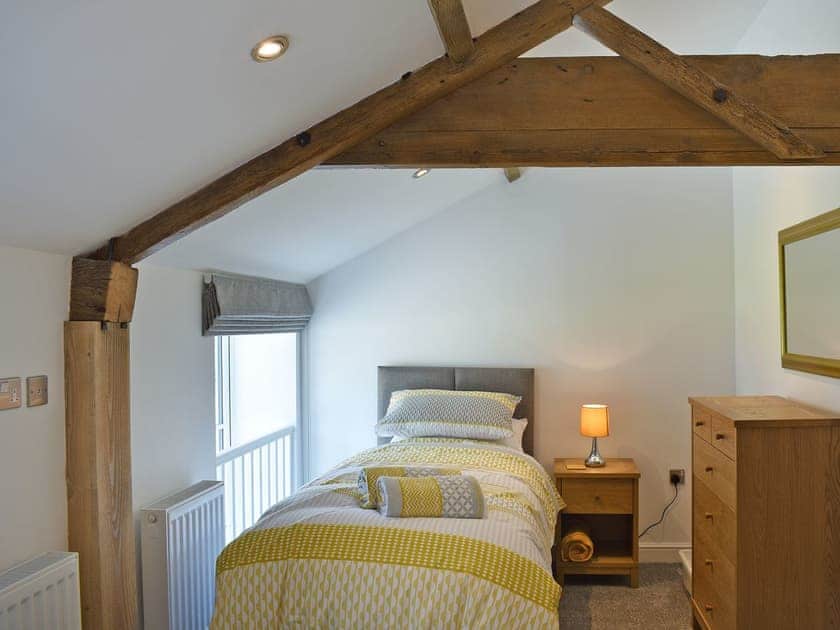 Twin bedroom | The Granary - Chalet Farm Holidays, Langtoft, near Driffield